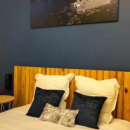 Отель Charlie's 3*