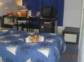 Charlie's 3*
