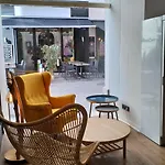 Charlie's מלון