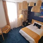 Charlie's 3* קאן