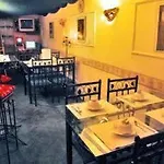 מלון Charlie's 3*