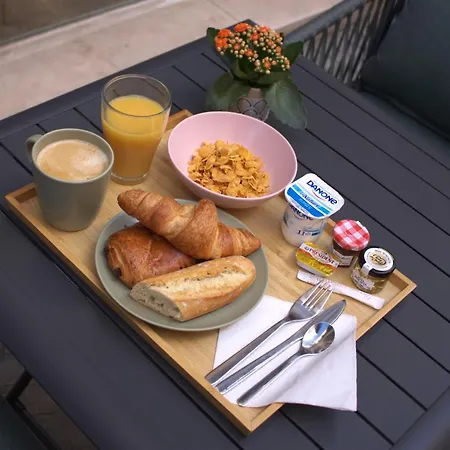 Charlie's Hotel 3*