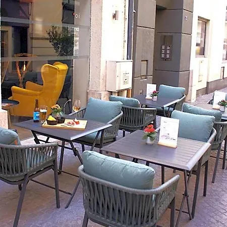 Charlie's Hotell 3*