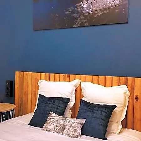 Отель Charlie's 3*