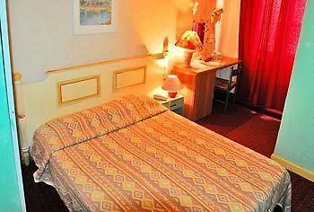 Charlie's Hotell 3*