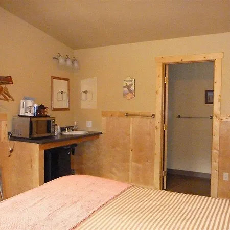 Charlie's Hotell 3*
