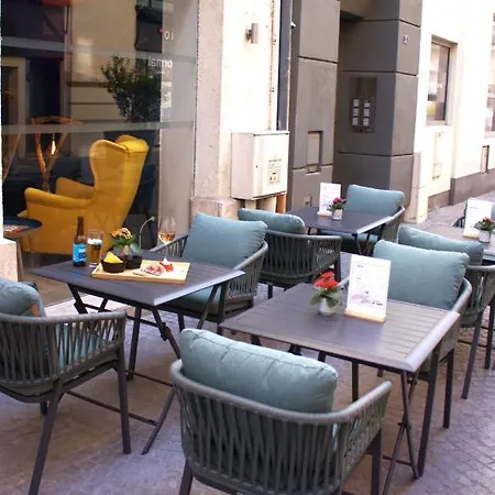 Charlie's Cannes