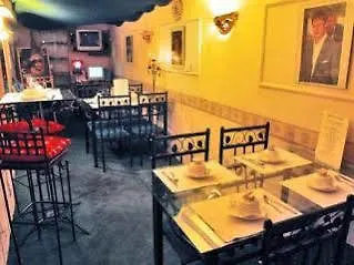 Ξενοδοχείο Charlie's 3*